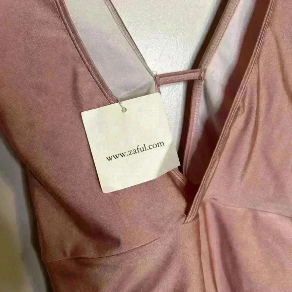 NWT Zaful Pink Plunging Ruffle Sleeve One Piece - Medium - Picture 3 of 6